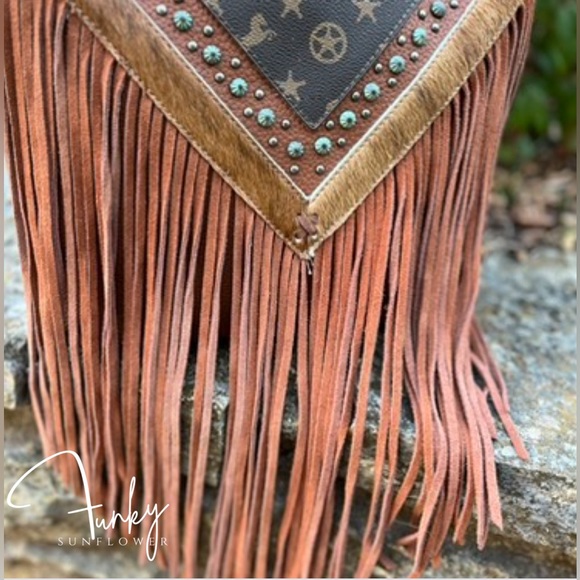 Montana West Signature Monogram Shoulder Bag - Picture 6 of 8